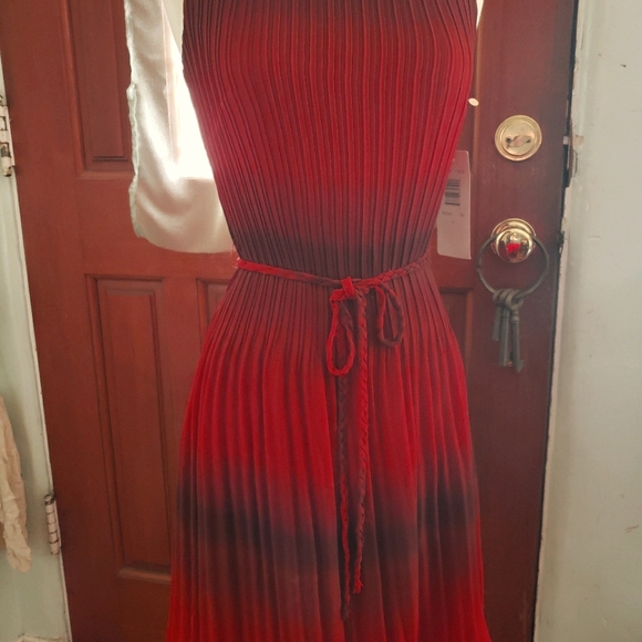 AMANDA LANE DRESS - Picture 1 of 16